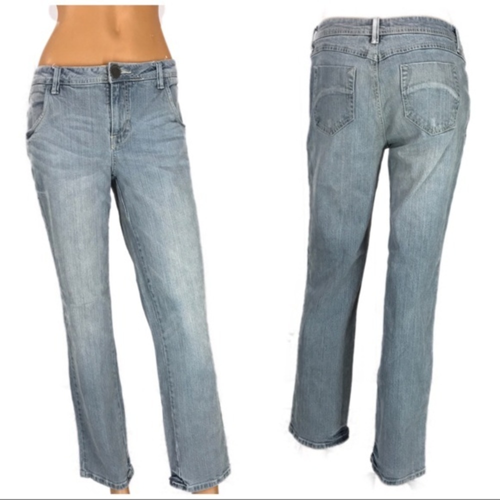 Route 66 Boyfriend Light Wash Denim Blue Jeans Woman’s size 6 Distressed